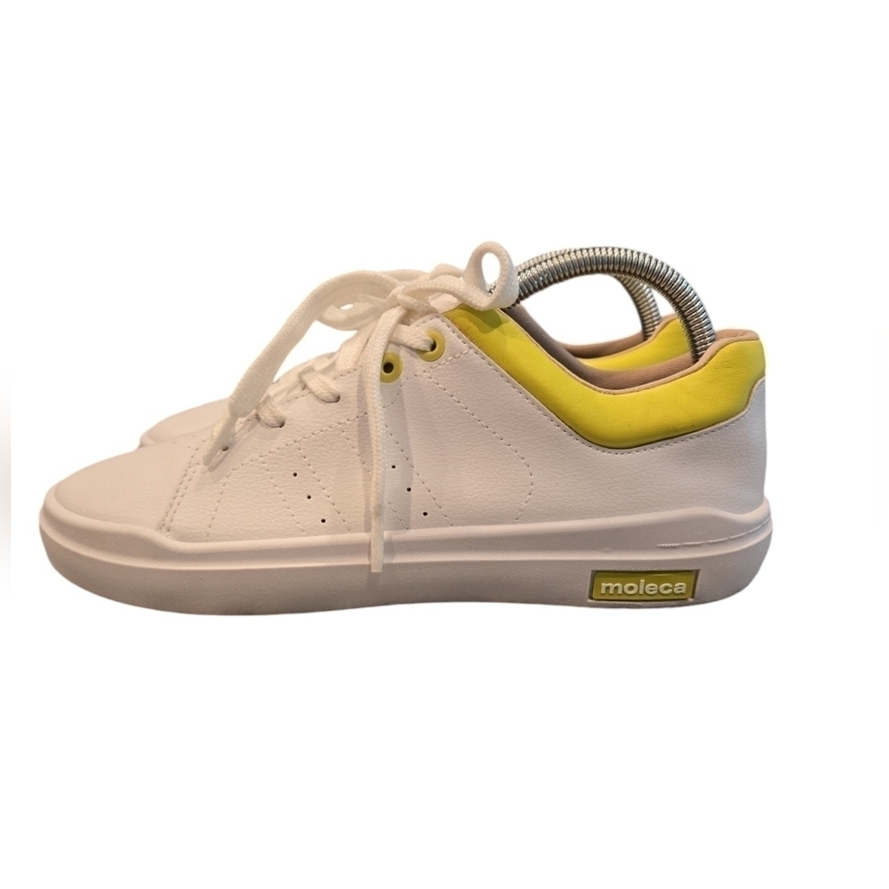 MOLECA WHITE AND YELLOW SNEAKERS. SIZE 9